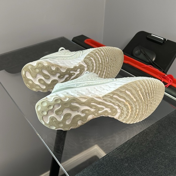 Nike React Infinity 3 womens 9.5, M 8, grey preowned good condition. - Picture 6 of 6